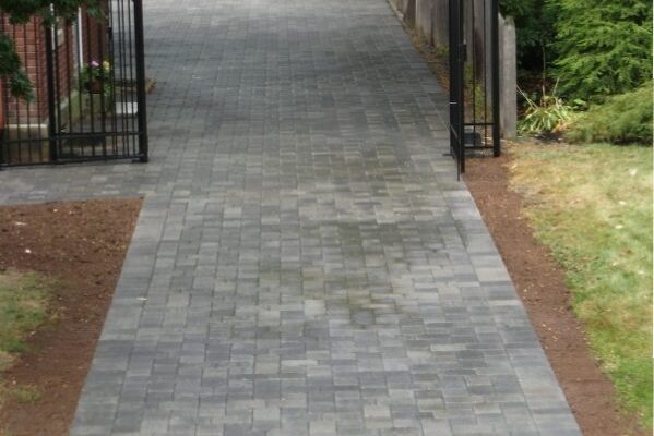 Brick​ ​paver​​ ​driveway