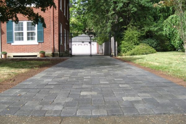 Brick​ ​paver​​ ​driveway​ ​restoration